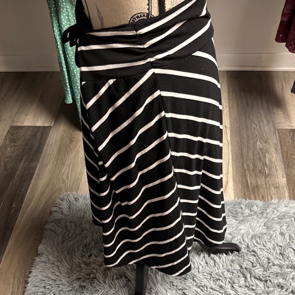 Black and White Striped Midi Skirt - Picture 5 of 15